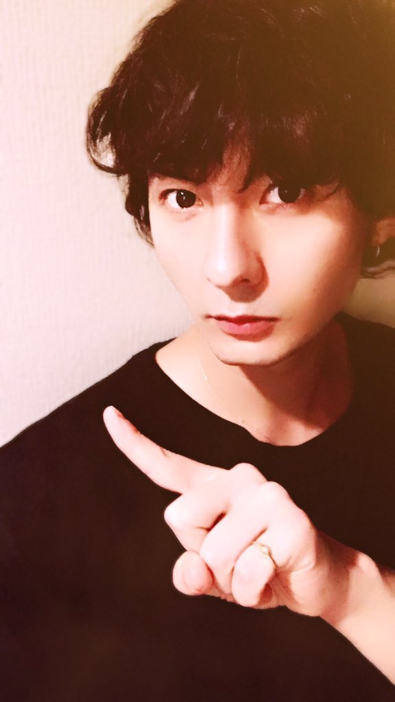 Ray_FJT's tweet photo. 31歳を迎える事ができました。
写真は31の1ですw
この年まで表現のお仕事をやって来れたのは本当に皆様のご支援があっての事。
感謝して邁進、精進して参りますので、
どうか藤田玲をまた一年間お願い致します。まずは31歳一発目の舞台。主演舞台。
やったります！
#fujitaray #dustz #私に会いに来て https://t.co/UM1e1ikNZ6