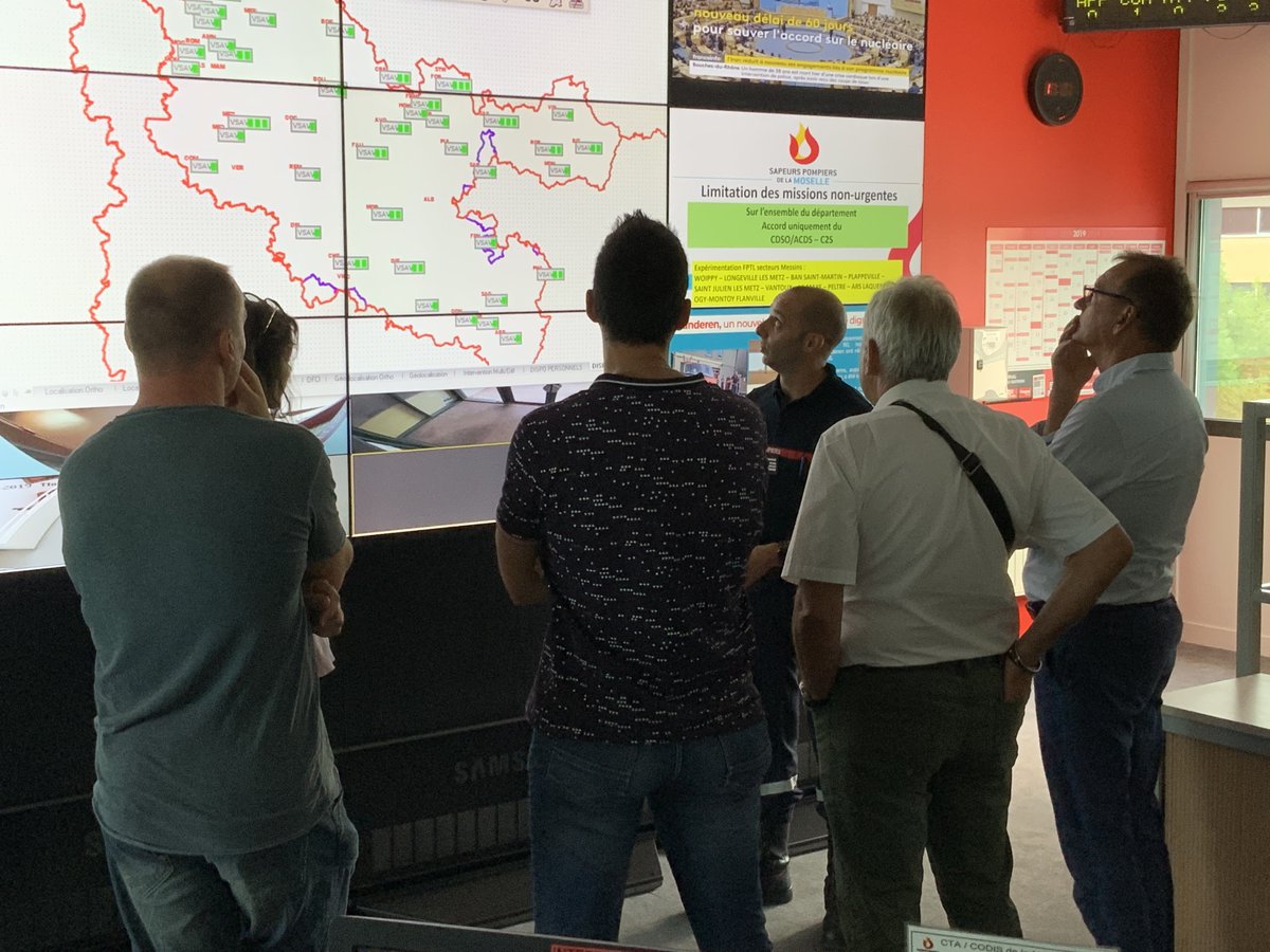 SDIS57's tweet photo. Visite du centre opérationnel par des élus et personnels de la communauté de communes #Bouzonvillois Trois Frontières #ccb3f https://t.co/Pzq4buCJhL