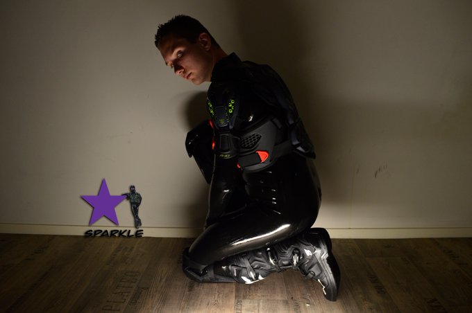 4 pic. Getting ready for folsom already! only 6 days left, sooo hyped up!?? #rubber #latex #crossgear