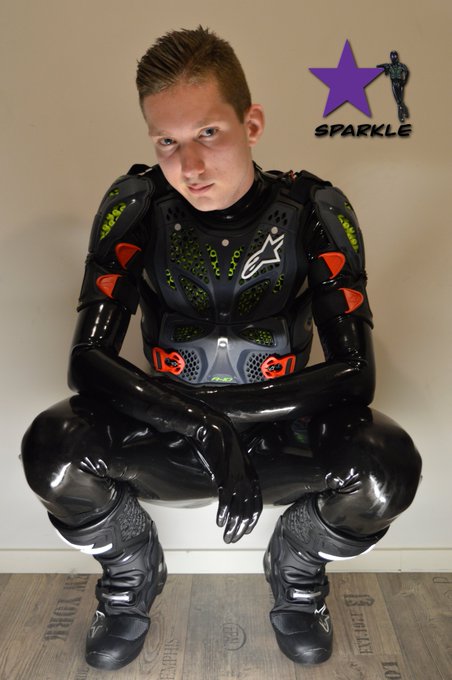3 pic. Getting ready for folsom already! only 6 days left, sooo hyped up!?? #rubber #latex #crossgear