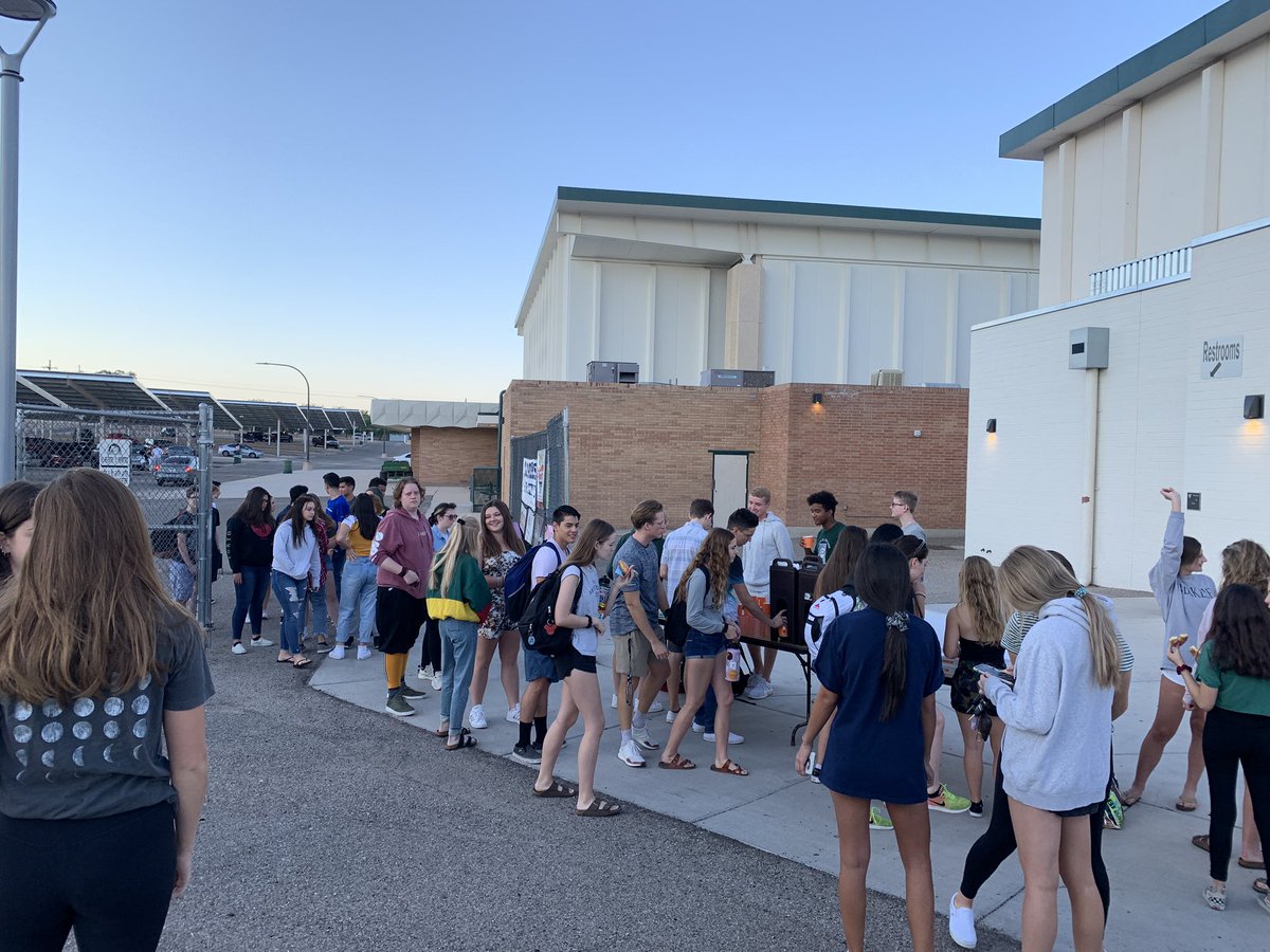 cdostugo's tweet photo. senior sunrise: class of ‘20😎🌅 https://t.co/veIZGwt69C