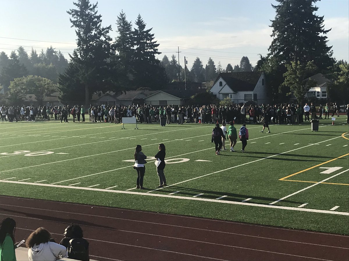 dhostet24's tweet photo. Beautiful day with Stewart Panthers hungry to learn! #TPSFirstDay https://t.co/UApSvVyR6k