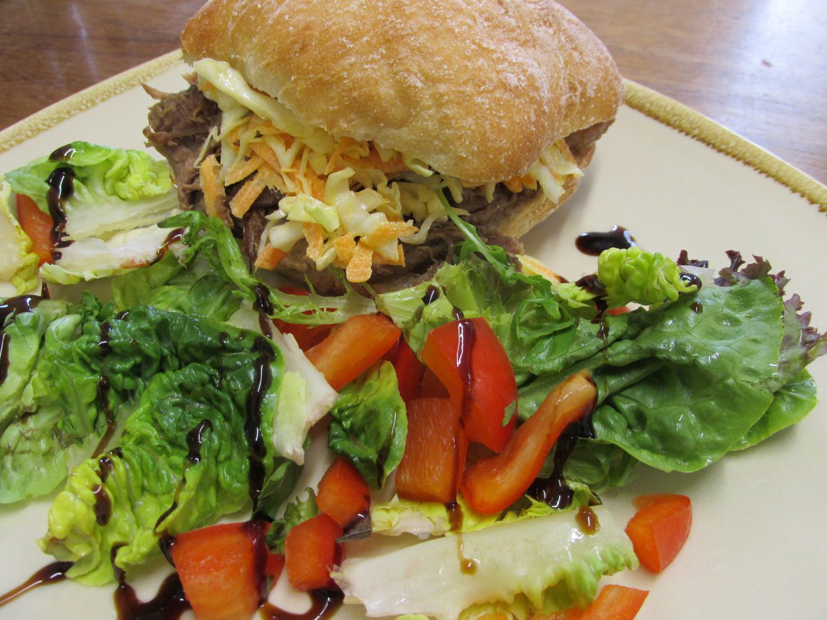 Todays is organic, farm sourced teryaki plum pulled pork, alongside a tomato &amp; oregano soup or our special veg chilli! 
#OrganicSeptember