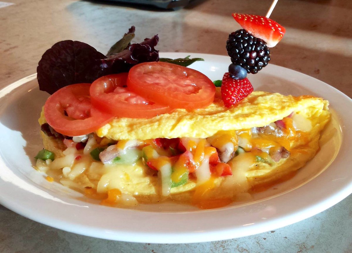 MTOCafe's tweet photo. Gear up for Thursday Night Football with our Denver omelet loaded with diced ham, red bell peppers, green bell peppers, red onions and cheddar cheese.  #NFLKickoff https://t.co/tHu3B9xB1K
