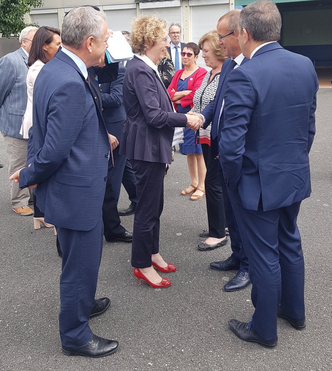 StephPiednoir's tweet photo. Après-midi consacré à la visite du #CFA de la #CMA49 à #Angers avec la ministre @murielpenicaud ➡️Notre région @paysdelaloire est particulièrement en pointe sur les questions d'#apprentissage, il faut continuer à valoriser cette voie d'excellence ! https://t.co/5n4qUHbCle