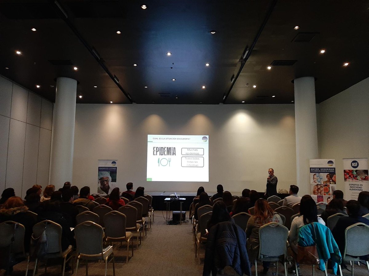 qualitylabs_cl's tweet photo. En este momento estamos en Seminario "Riesgos de Norovirus y Hepatitis en Alimentos" @valearriagada7 #inocuidad #virus #HepatitisA #Norovirus https://t.co/rYmyNOzGPw