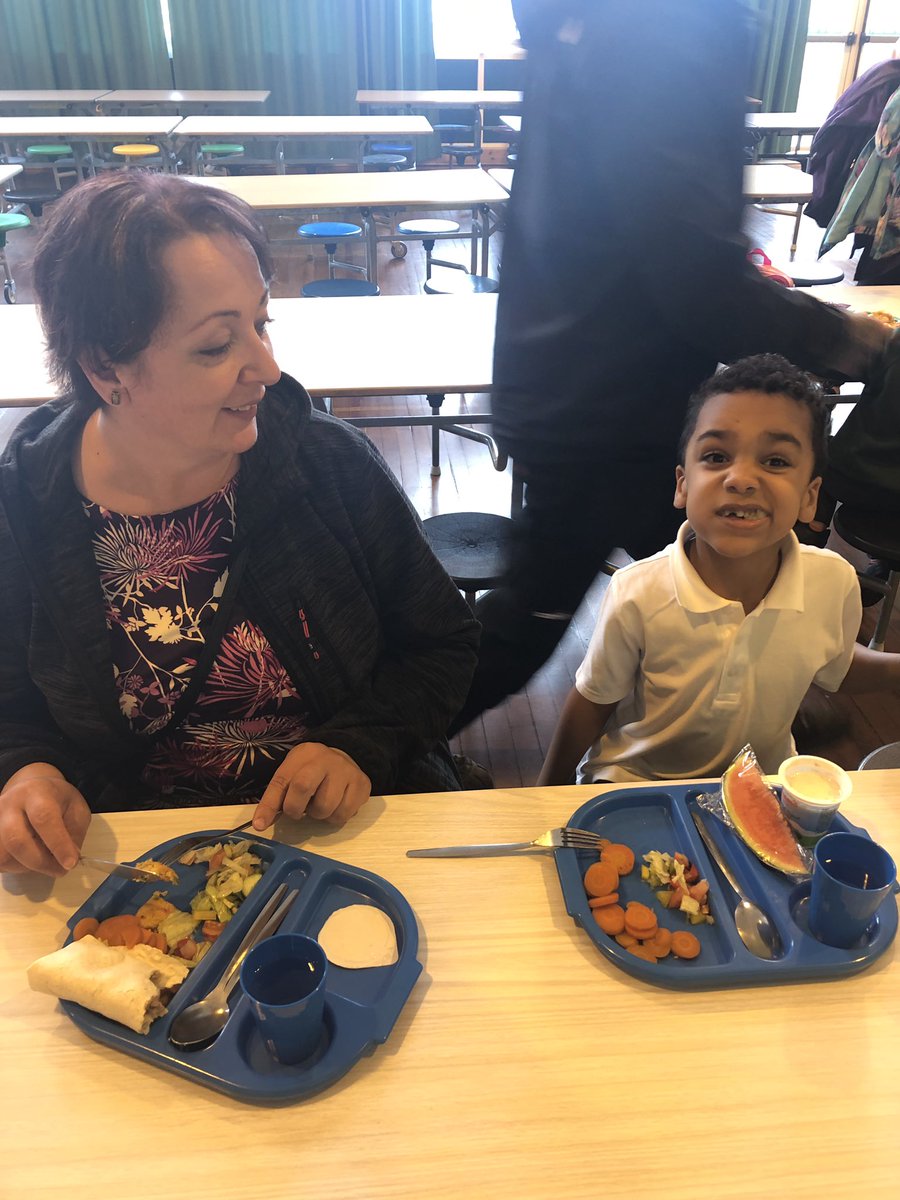 MrsBennett123's tweet photo. Lunch times at Fernielea! @FernieleaSchool https://t.co/Bpq9sww8fk