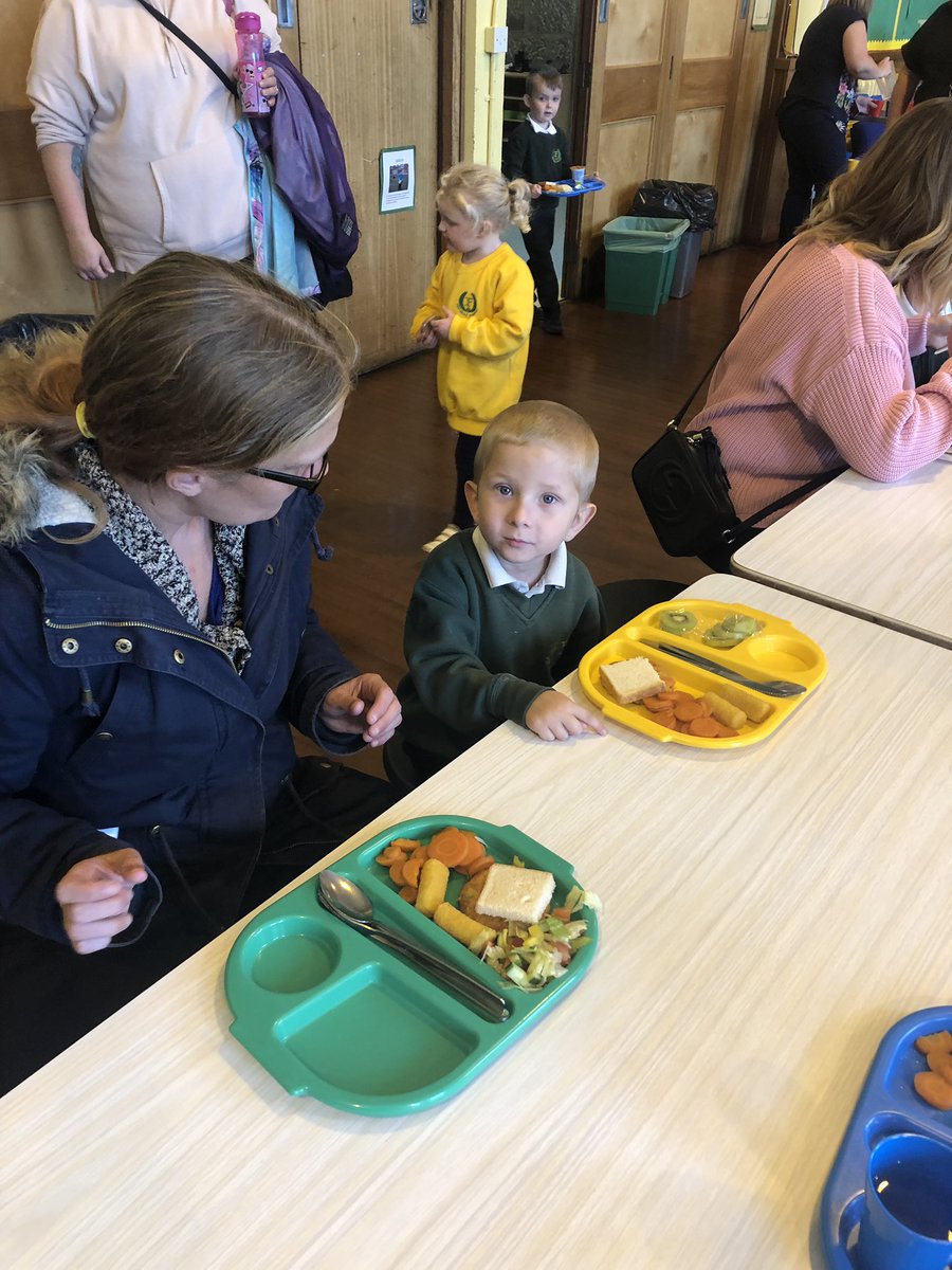 MrsBennett123's tweet photo. Lunch times at Fernielea! @FernieleaSchool https://t.co/Bpq9sww8fk