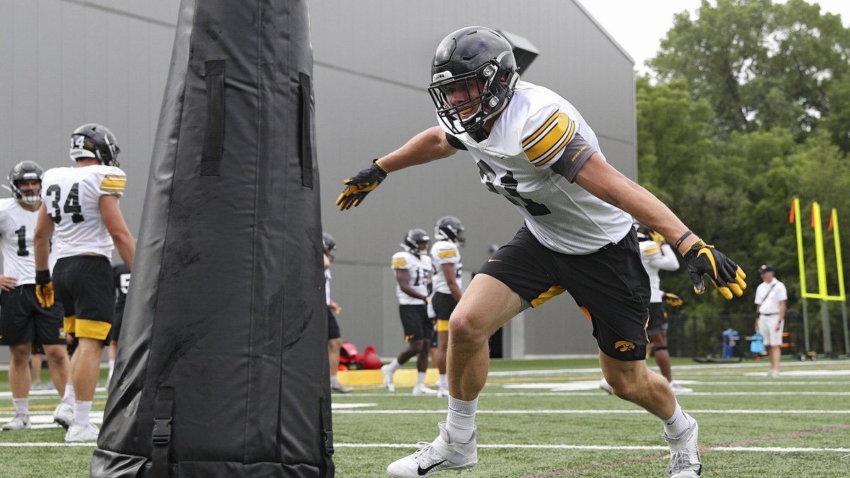 HawkeyeFootball's tweet photo. Freshman Spotlight: LB Jack Campbell

“He is a high-energy, positive-attitude player. You can tell he has a passion for the game.” #Hawkeyes 

https://t.co/8fuL1qwIHh https://t.co/U7Y0ls2MMp