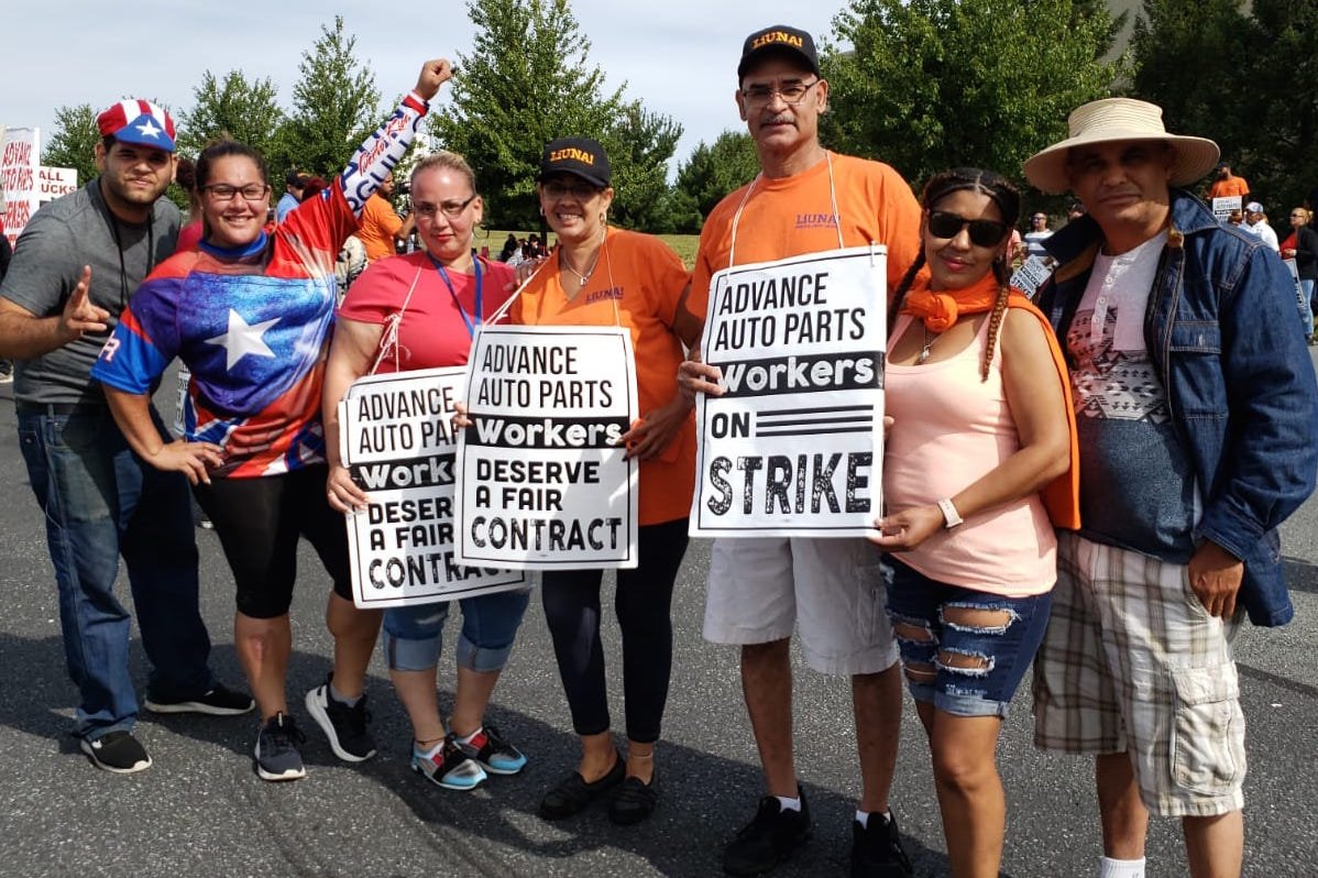 labor4bernie's tweet photo. Hundreds of @LIUNA warehouse workers in Pennsylvania are on strike for better heath care and wages. We need Bernie administration so that all workers can have the right to quality health care, a living wage, and a union. Retweet if you agree! https://t.co/Ez7DeE6Qmh