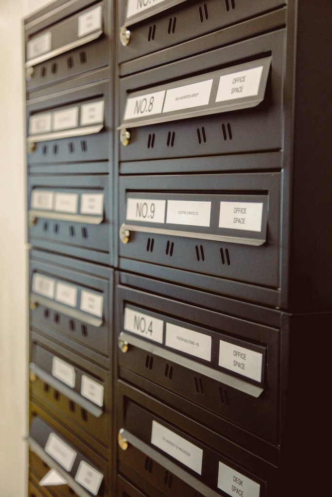 IncuHiveUK's tweet photo. Even as our desks fill up we have a bunch of Post Boxes going at our Winchester site, New Milton, Basingstoke and Chandlers Ford! Give us a buzz or sign up on our website! #virtualofficespace. #247access #ParcelDelivery #CCTVMonitored #rollingcontract https://t.co/D56f3ulV4g