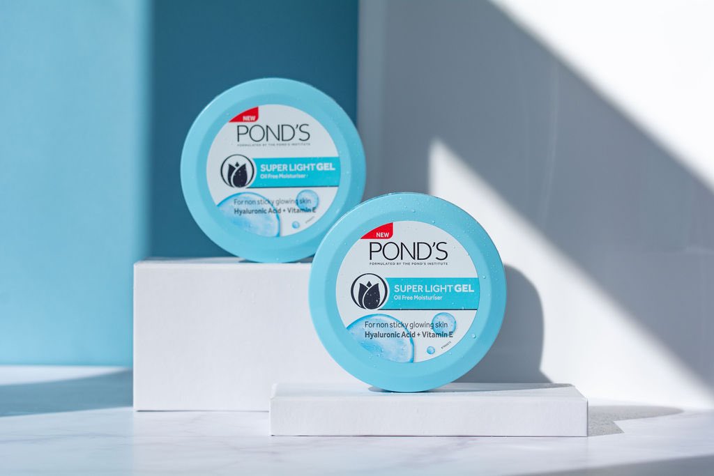 PondsIndia's tweet photo. Here’s the latest addition for your skincare edition. The non-oily, non-sticky Pond's Super Light Gel! Tag your friends who need to own it too.
#Ponds #PondsIndia #Skincare #Beauty #WaterFreshGlow https://t.co/fhVgqeectN