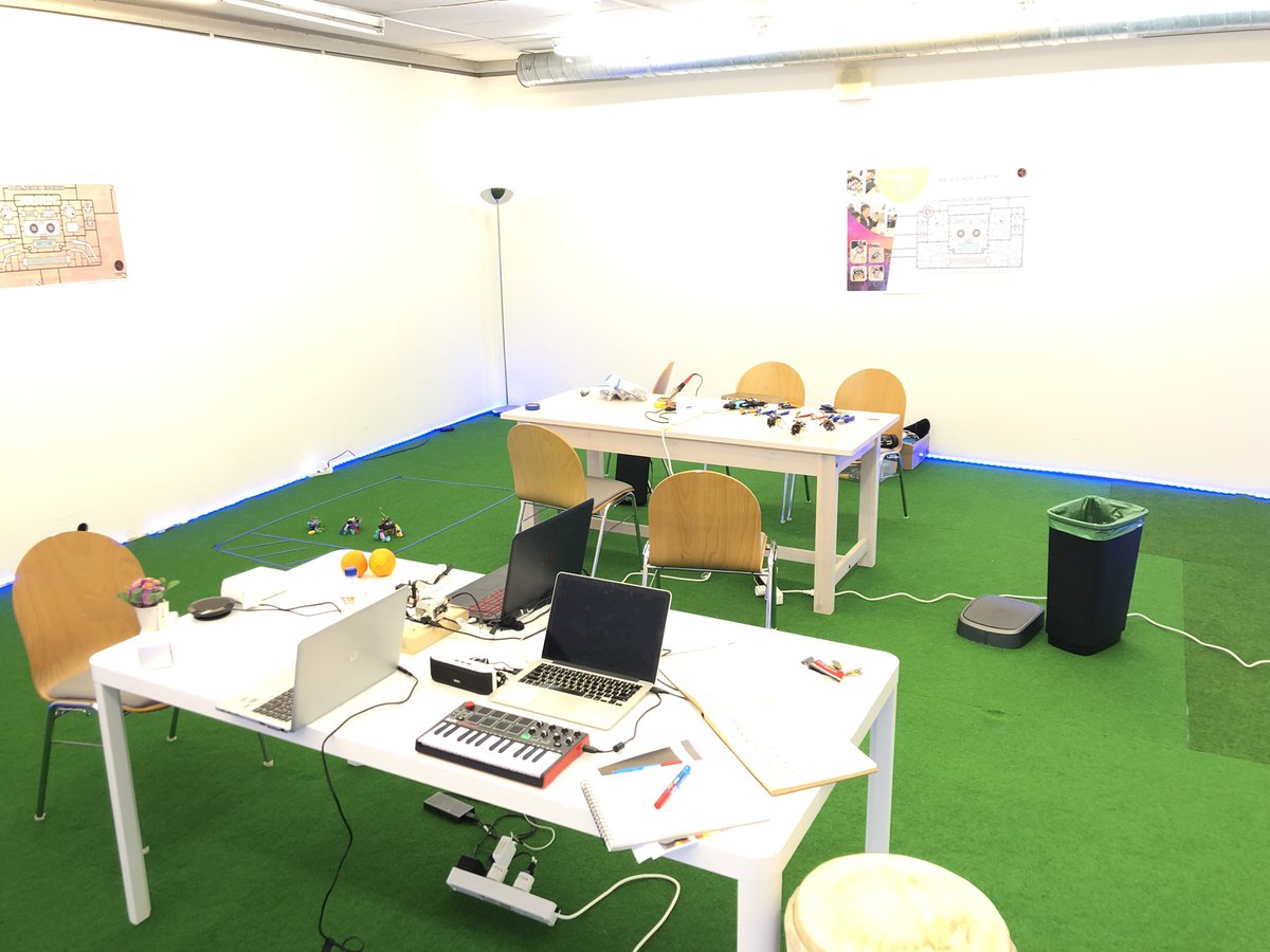 AibrainInc's tweet photo. AIbrain at St.Gallen Popup store! #stgallen #ai #aibrain #popupstore #aicitystgallen #aicity https://t.co/4nnZ8lL5bB
