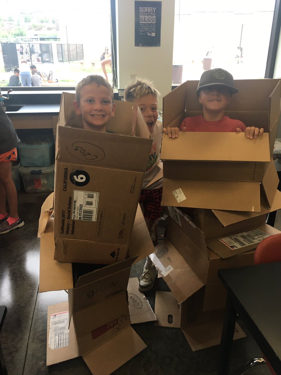 DoublePeak_K8's tweet image. Sometimes all you need are some cardboard boxes! 😂 📦 
#cardboardrobots #dpsk8 #makerspacemornings