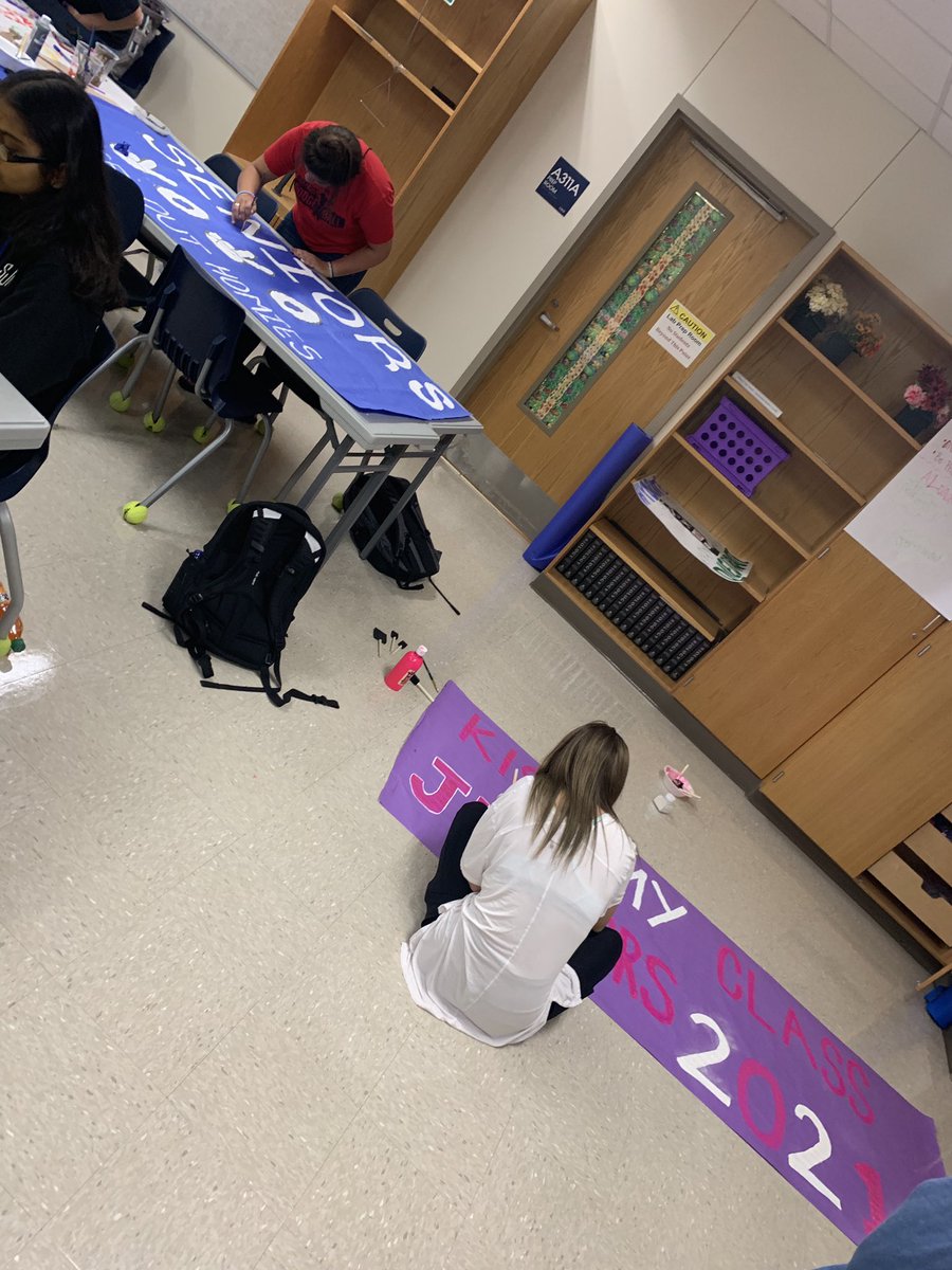 BrewerHSStuco's tweet photo. Poster painting was very successful today!!! We are so ready for football season and pep rallies!!!! https://t.co/gTnlfwFvVD