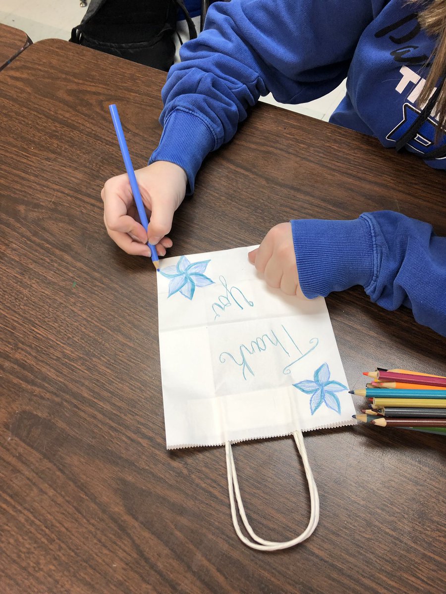 scoleman5143's tweet photo. The key to happiness is to do kind things for others. Yesterday 8th graders decorated bags to hold gifts given to the hospital volunteer staff. βDonβt just teach kids how to count, teach βem what counts most!β
#paintsvilleind
#doallthingswithkindness https://t.co/8d8UURRZc6