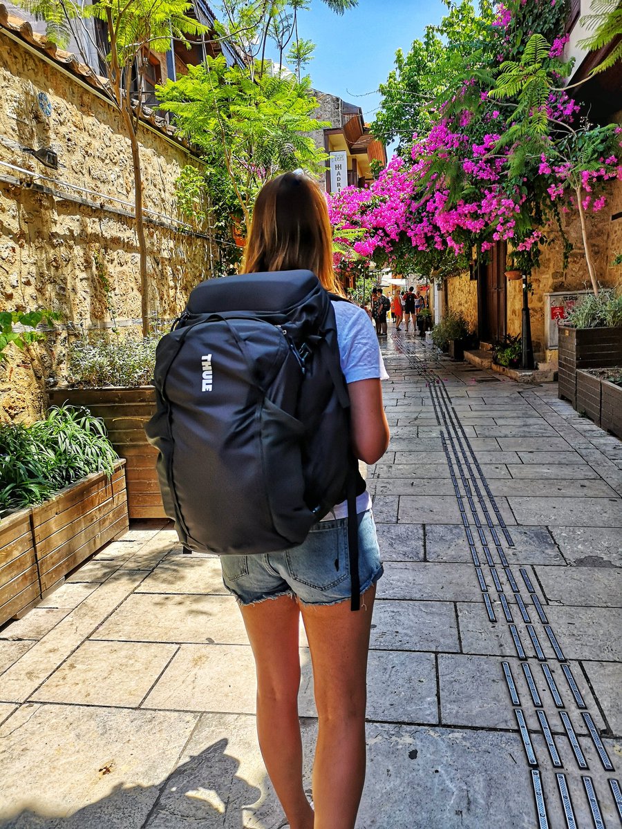 Love the 60L Thule Landmark Backpack's sleek yet practical design. A favourite feature? The easily removable 20L add-on daypack.👌#thulesa #thule #landmarkbackpack #bringyourlife #sponsored #travel #goandtravel #travelinspiration #turkey #adventure #explore #travelgear