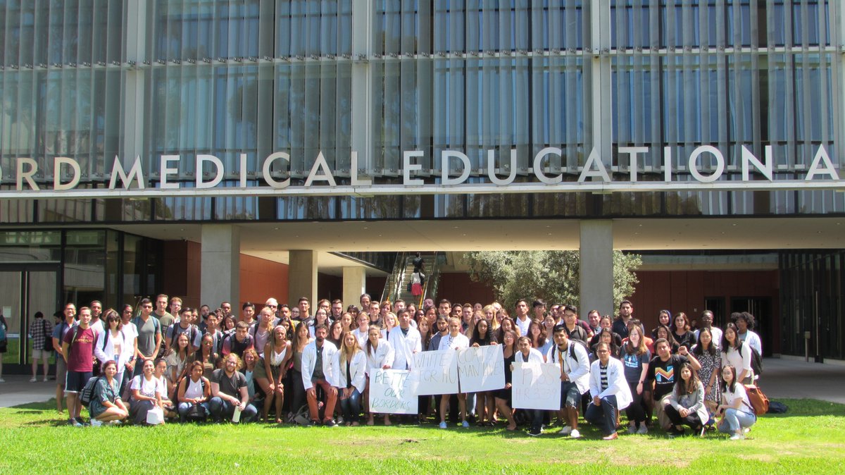 Proud of my peers <a href="/UCSDMedSchool/">UC San Diego School of Medicine</a> who stood together to say #heysenatepasshr3239! The conditions at these detention facilities are unacceptable. Our borders should be better. People deserve people. #whitecoatsforhumanright @LMSA_National