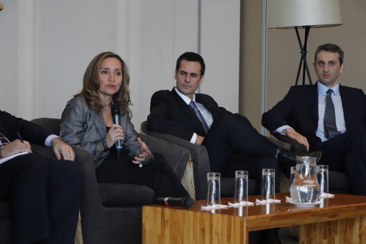 santotomaspuq's tweet photo. Nuestra rectora Valeska Acevedo, participa del panel "¿Cómo aportamos el desarrollo integral de la región de Magallanes?" del evento "Mutual Conecta #PuntaArenas" organizado por @mutualcchc y #SantoTomás #puq https://t.co/0nmBEbPd7v