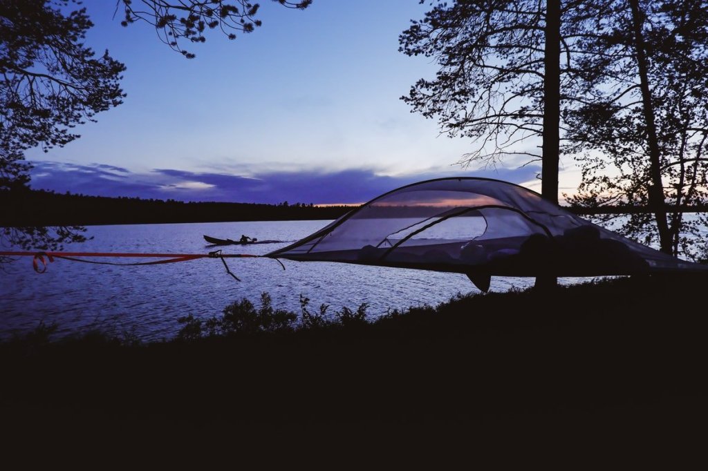 Retkipaikka's tweet image. Tentsile-elämys Lapin taivaan alla: valoisan illan fatbike-retki ja syksyinen yö Toras-Siepissä Muoniossa retkipaikka.fi/tentsile-elamy…