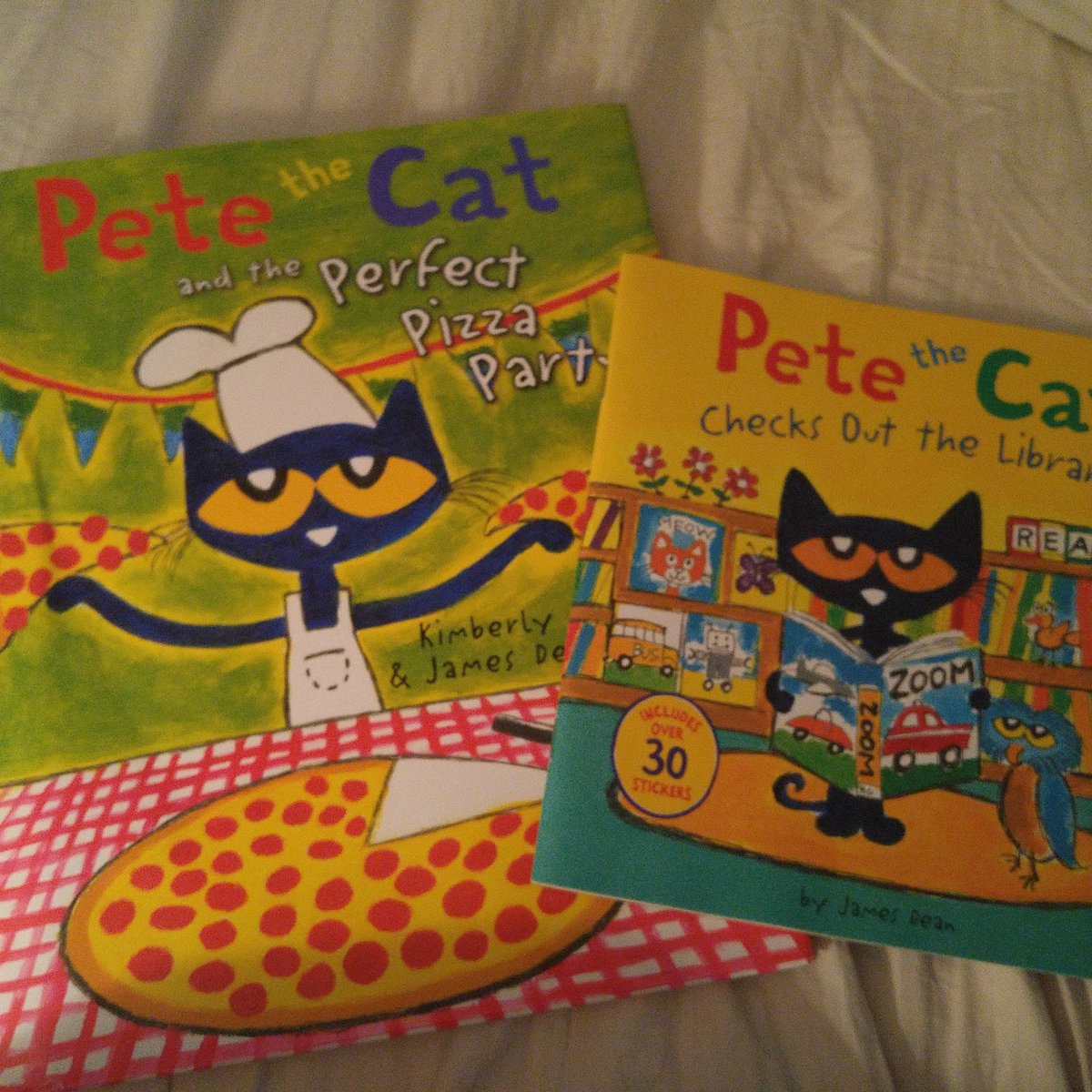 KariElkins's tweet photo. Amazon just brought this excitement to my house on this rainy day. I love Pete! @CliffdaleEleme1 @CCSElemEd #KidsDeserveIt #Read4fun #funlibrarian https://t.co/i6d7I9QcA4