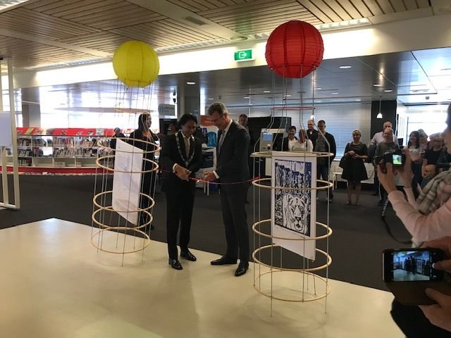 Vanmiddag is de #tentoonstelling ‘Message in a Bottle – Slag om de Schelde’ <a href="/dezbnl/">ZB Bibliotheek van Zeeland</a> geopend door gedeputeerde <a href="/HarryvdMaas/">Harry van der Maas</a> en burgemeester <a href="/HaraldBergmann/">HARALD M. BERGMANN</a> Ook zijn de winnaars van de jury- en publieksprijzen bekendgemaakt. Meer informatie: bit.ly/2lFX4Nm