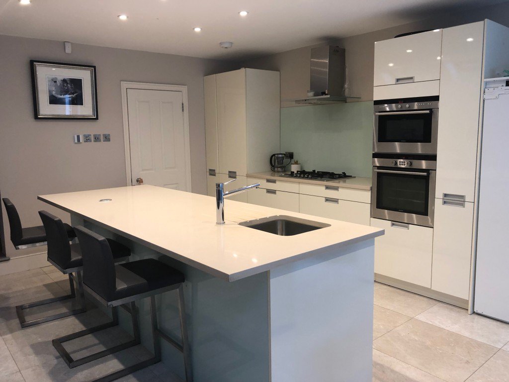 Kitchenxchange's tweet photo. This stunning Nicholas Anthony Designer Kitchen with Siemens Appliances is ONLY £1,995😱 MUST GO SOON❗Click Here: https://t.co/wCOYHiVx3t https://t.co/So7lhoU5Qu