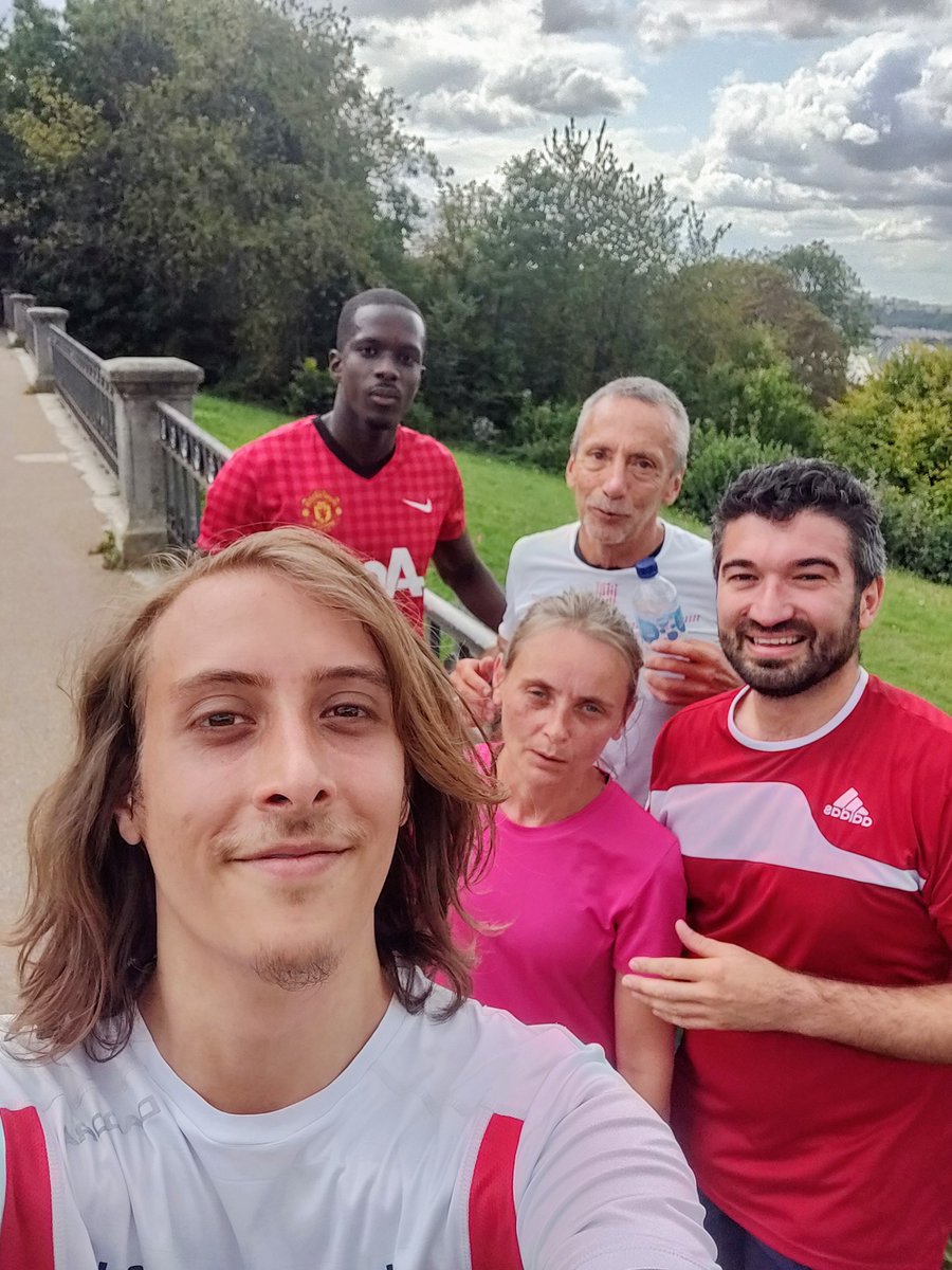 yes #theyrun !  #lesfullwebrunners ne lâchent rien 👏  Objectif 🥇 <a href="/lagrandeclassiq/">lagrandeclassique</a> <a href="/ParcSaintCloud/">Parc de Saint-Cloud</a>  <a href="/phmontarges/">philippe montarges</a>