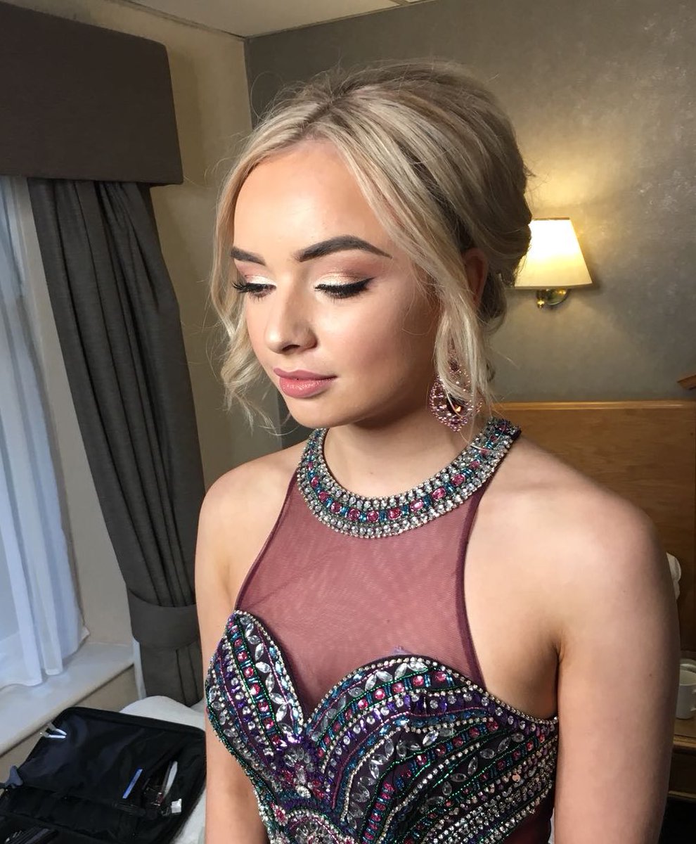 Beauty Queen. Love these photos of Hannah, flawless and gorgeous!! #makeup #pageantmakeup #airbrushmakeup