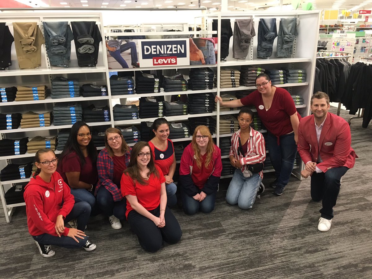 A huge THANK YOU to <a href="/StevenRosini/">Steven Rosini</a> and the D460 VMs for their support in making style in #t2305 sparkle! An amazing touch to our #remodel!! <a href="/jf_powers/">Jessica</a> <a href="/pak_nancy/">Nancy Pak</a> <a href="/tcordara/">Thomas Cordara</a> @MikeMyers4535 <a href="/BuonocoreDawn/">Dawn Buonocore</a> <a href="/julesx521/">Juliette Le Barko</a> <a href="/AlexMeyer128/">Alex Patterson</a> @BaroAmanda <a href="/jessie12maynard/">Jessie maynard</a>