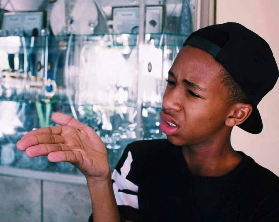 Botshelo_BLP's tweet image. #letsstartagain 😂😂😂😂😂😂
The president???