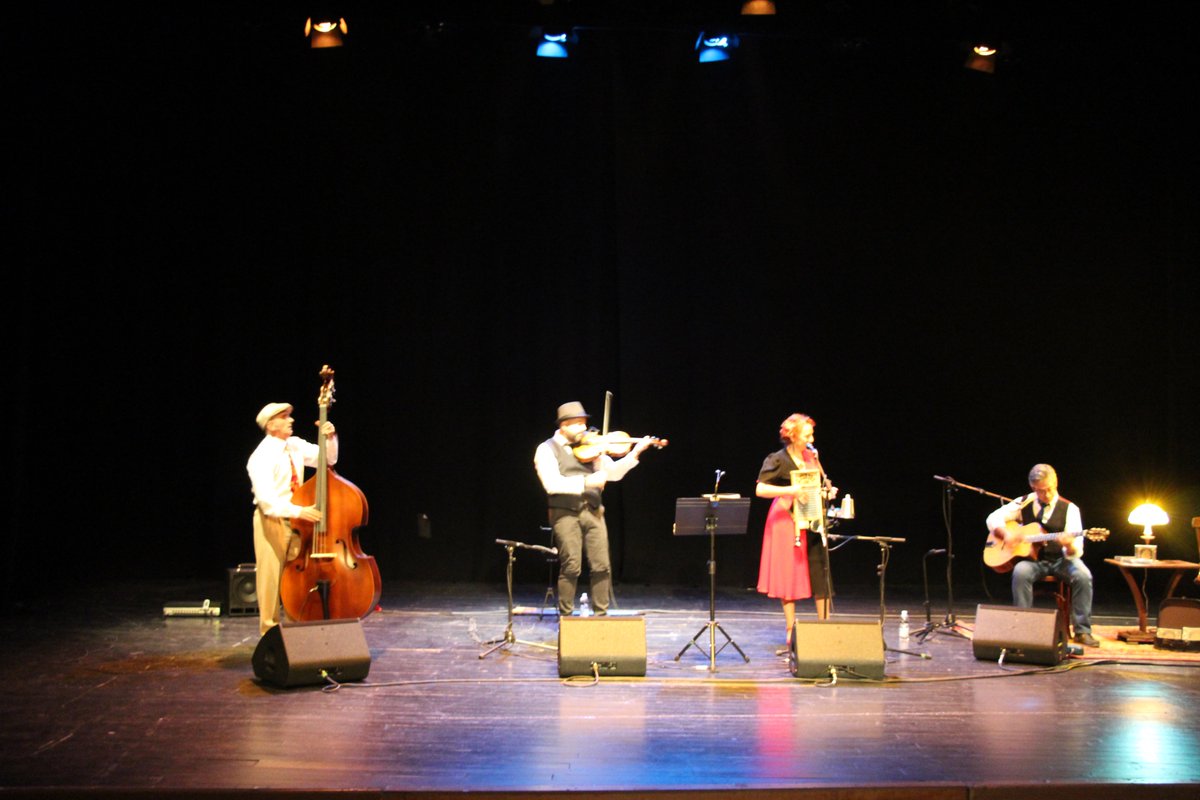 UNIAuniversidad's tweet photo. 🔴 La programación de @UNIAcultura nos dejó ayer el concierto de Merrie Melodie en las noches de los #cursosdeverano de la @UNIAuniversidad en la sede de Baeza. #CVUNIA https://t.co/HmUzhAbD3O