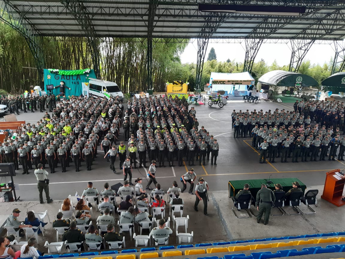 AnglicaMarinaD1's tweet photo. Las estudiantes de la cohorte 048 #ESCER realizan la Feria de Servicio de Policía, un espacio académico fortaleciendo las buenas prácticas policiales. https://t.co/7AU9b3l7x4