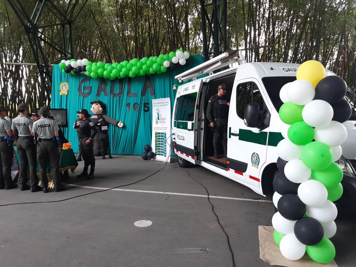AnglicaMarinaD1's tweet photo. Las estudiantes de la cohorte 048 #ESCER realizan la Feria de Servicio de Policía, un espacio académico fortaleciendo las buenas prácticas policiales. https://t.co/7AU9b3l7x4