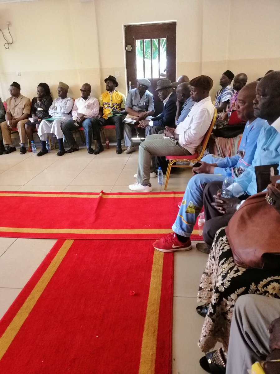 ayissi_yannick's tweet photo. Concours d'hygiène et salubrité #Minduh "Yaoundé, capitale propre" : séance de travail ce jour avec Mr le Sous-préfet de Yaoundé 2, les chefs de quartier et les présidents de #CAD en vue d'élaborer une meilleure stratégie de compétition.
#CAY2 https://t.co/sd2R8504dN