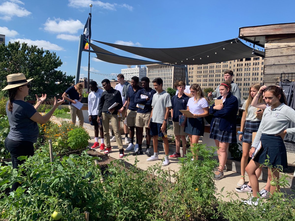 Lynnear3's tweet image. Principia sustainability students learn about food security issues and how Urban Harvest STL is working to support.  Thanks ⁦⁦@UrbanHarvestSTL⁩ for a great tour and yummy tomatillo!!  #prinprogress ⁦