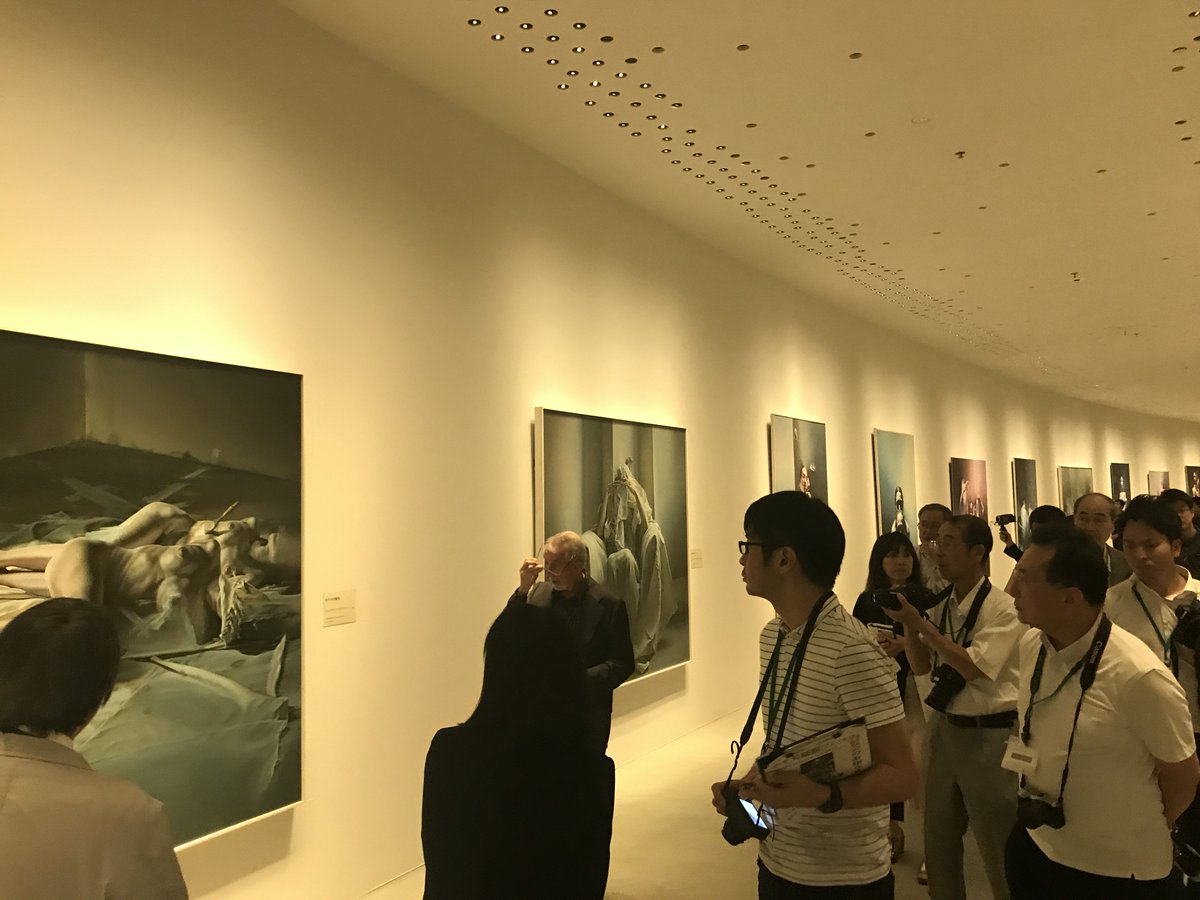 MuseuMEAM's tweet photo. Presentación a los medios japoneses la exposición de Istvan Sandorfi en el Hoki Museum en Chiba, #Japon. Una colaboración con el #MuseuMEAM que ha cedido las obras del pintor húngaro para la ocasión. https://t.co/AHmqntSs27