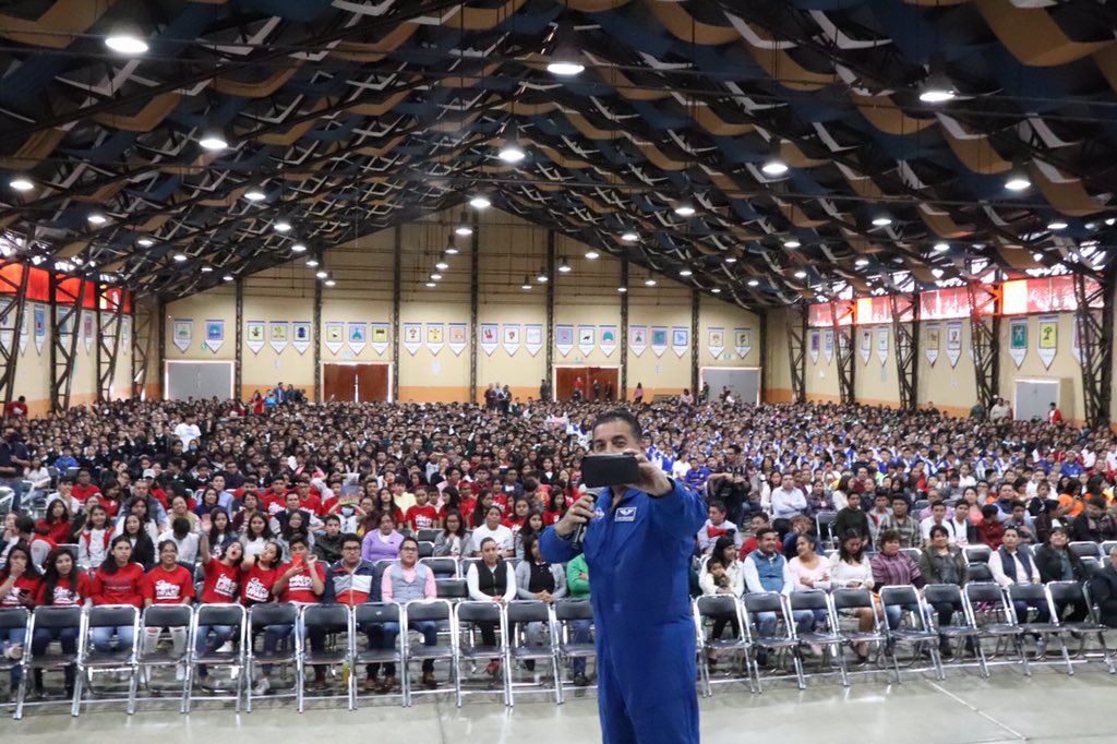 JorgeSJasso's tweet photo. Ante más de 3 mil niños, adolescentes y jóvenes huamantlecos, da inicio la conferencia “La Vida en el Espacio”, impartida por el Astronauta mexicano, @Astro_Jose 

#CiudadDeCiencia https://t.co/RtvghQxp9b