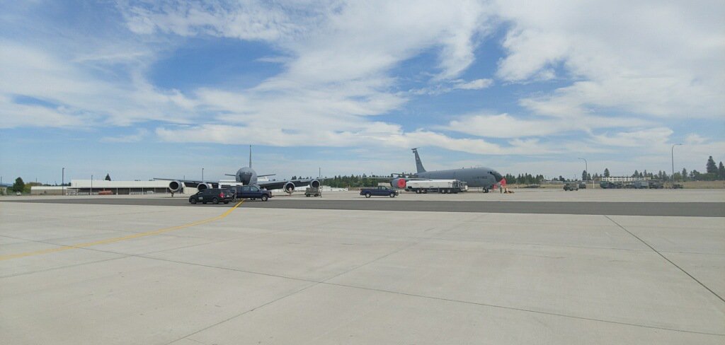 92arwcommander's tweet photo. Under the same Spokane sky, just a different flight line! Thanks @iflyspokane for the great partnership as we host Mobility Guardian β19! #TeamFairchild #MobilityGuardian19 #OpsNeverStops https://t.co/BcSpp6msds