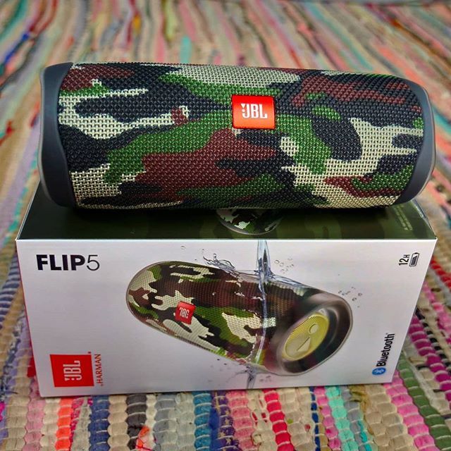 Flip 5 camouflage! GG version bullseye! I know have all three versions. TL, CS and GG. Comparison coming.
#jbl #flip5 #jblflip5 #bluetoothspeaker #bluetoothspeakers #portablespeaker #alanrossreviews #youtuber #youtubevideos #review #ageezeronyoutube