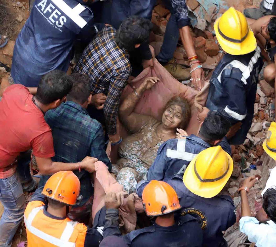 Old building collapses in Ahmedabad, At least 2 dead, 6 injured