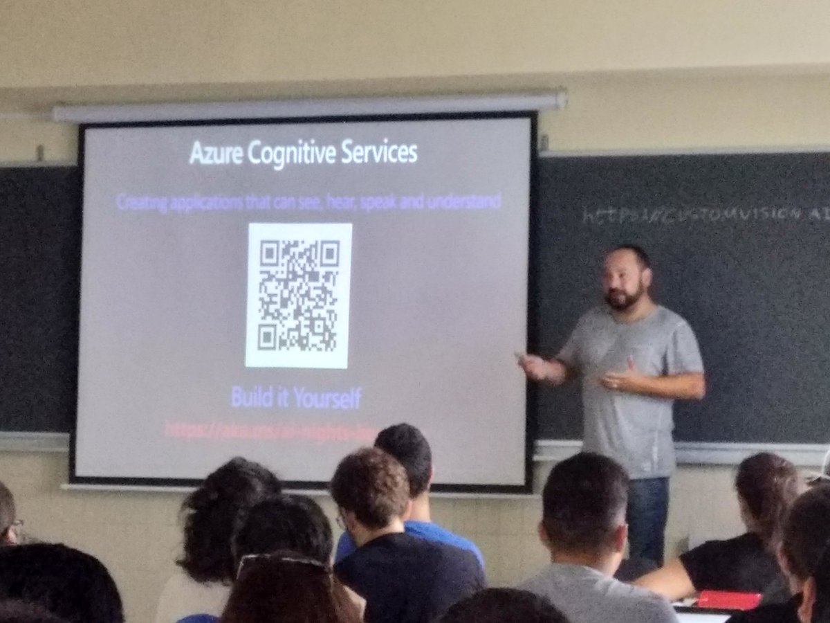 Sertxito's tweet photo. Después de que @JavierPallo iniciase la ceremonia seguimos  con @luiselopezlopez  explicándonos #AzureCognitiveSevices #AIGlobalBootCamp https://t.co/tUGZQLMqbK