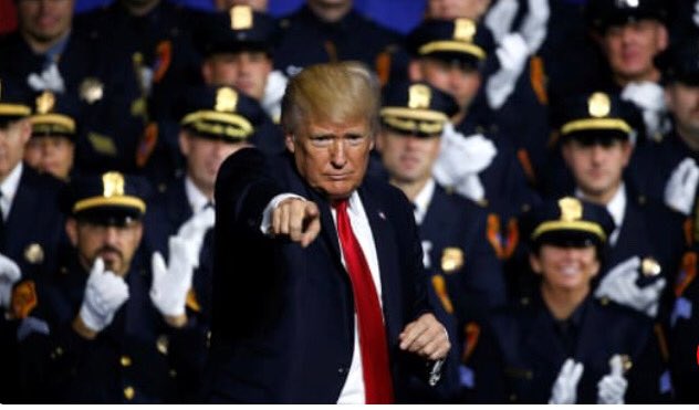 Racking my brain to think where Downing St got the idea to have ⁦<a href="/BorisJohnson/">Boris Johnson</a>⁩ making political points against backdrop of non political police cadets