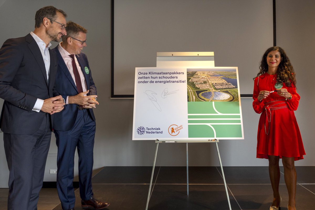 @TechniekNL tekent het #klimaatakkoord. Andere partijen zoals <a href="/nvde/">NVDE</a> volgen het voorbeeld. De olievlek klimaataanpakkers breidt uit. Nu van praten naar daden, aan de slag. technieknederland.nl/persberichten/…