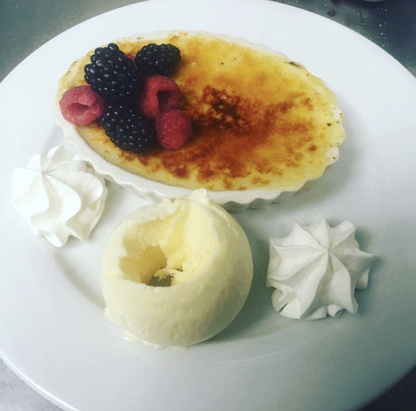 chef_kdom's tweet photo. Creme brûlée 🤩👨🏼🍳❤️
#brooklynchef #foodporn #brooklyncatering #statenislandcatering #nychef #yourfavoritechef #Smashcatering #customcatering #catering #cater #caterer #getfed #feedme #chef #chefkris #eeeeeats https://t.co/ue7S6WTJ5u