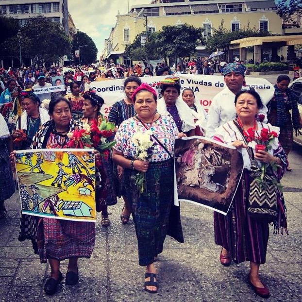 #DíaInternacionalDeLaMujerIndígena
#BartolinaSisa #Aymara,
#InésRamírez #Zapoteca,
#RigobertaMenchú #Quiché,
#MirnaCunningham #Miskita,
#OtiliaLux #Maya
#NinaPacari #Ecuador
animalpolitico.com/codices-geek/m…
mexico.com/nuestras-causa…