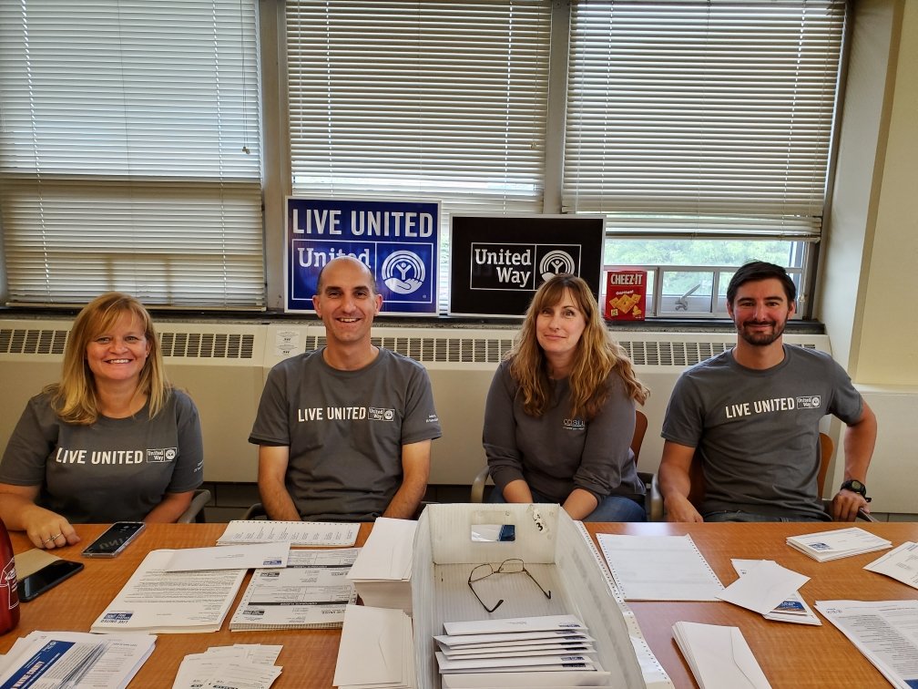 thebillleonard's tweet photo. .@eocinc staff volunteering at @uwlwc #liveunited. https://t.co/Ra3VRjH87u