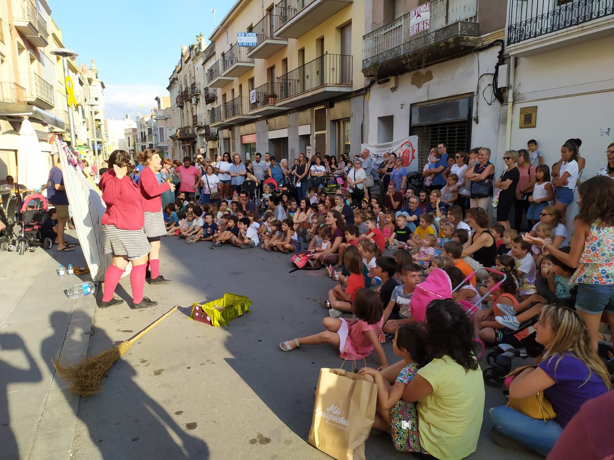 Casal Popular el Carràs (@cpelcarras) on Twitter photo Tot un exit el teatre infantil amb <a href="/Mitjaimitjoneta/">Mitja i Mitjoneta Teatre</a>!! #SantSadurní #FiresiFestes Tot un exit el teatre infantil amb <a href="/Mitjaimitjoneta/">Mitja i Mitjoneta Teatre</a>!! #SantSadurní #FiresiFestes