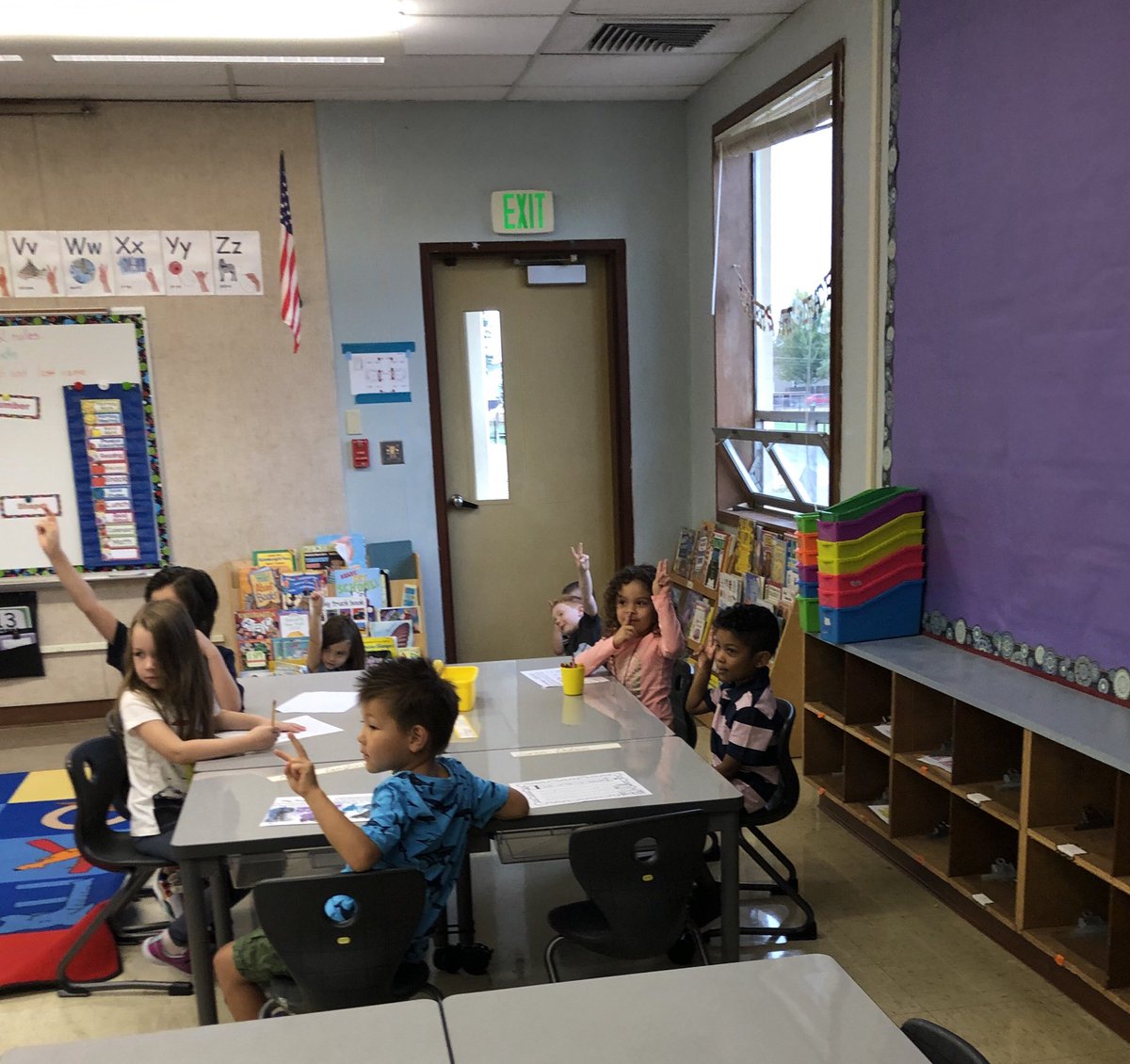MrsGoldsteinLit's tweet photo. Kinders practicing routines and expectations ASAP on the first day! Great job Class of 2032! #proudtobehsd @Mrs__Keller @LaddAcres https://t.co/LgQMnfgFka