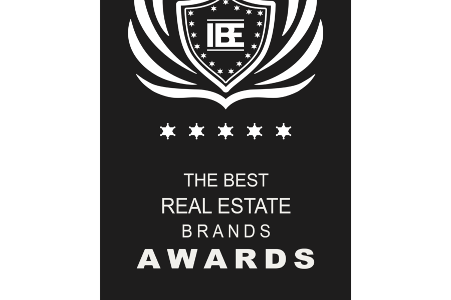 42Estates's tweet photo. The biggest property award of India by IBE celebrates 42 Queen’s Square as the Premium Villa project of the Year. Clearly, . It’s a splendid property that guarantees a luxurious lifestyle with which you’ll fall in love 42 times over.
#42Queenssquare #villas #premiumvillas https://t.co/v8oacelEIU